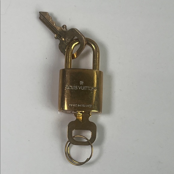 Louis Vuitton Luxurious Gold Padlock and Keys #321 - Picture 8 of 12